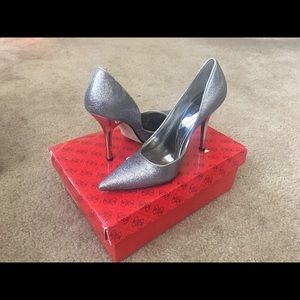 Size 7 Guess Pewter Pumps